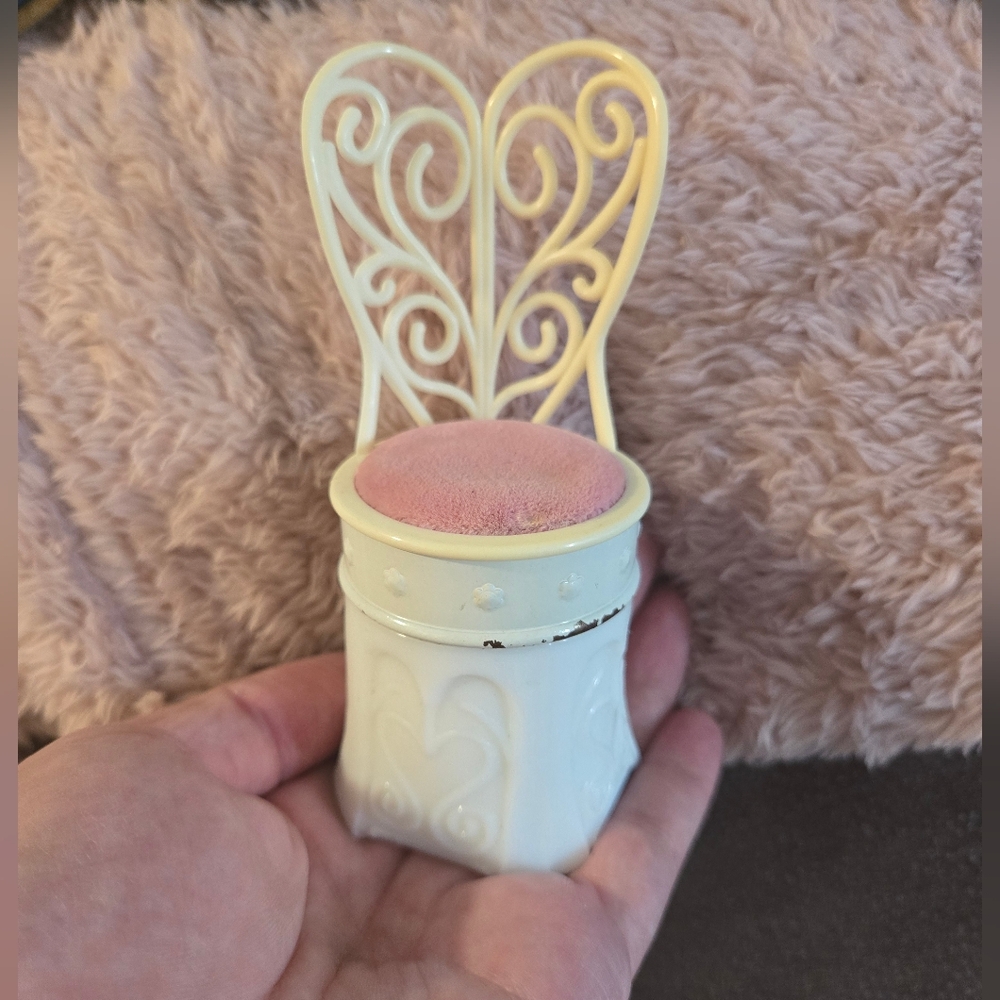 VINTAGE ~ AVON 'Sweet Shoppe Pin Cushion' Roses Roses Cream circa 1970s